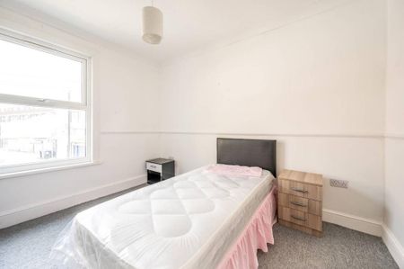 6 bedroom terraced house to rent - Photo 2