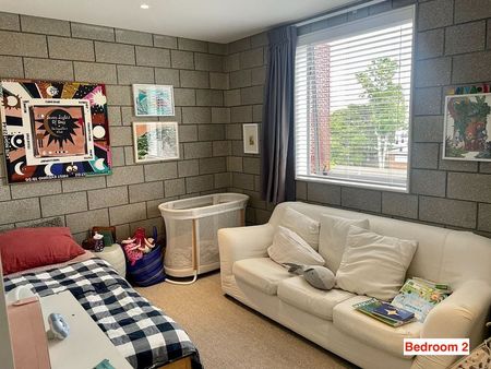 Large sunny apartment with great views - Photo 3