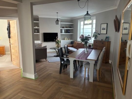 2 Bed Flat, Edge Hill, SW19 - Photo 1