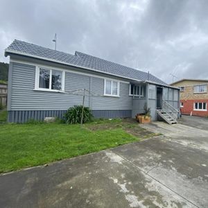 Close to town - Photo 2