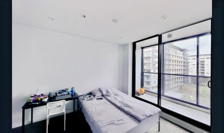 2 bed 2 bath 1 study - Photo 3