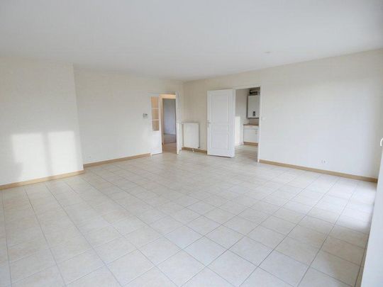 Location Appartement 5 pièces 98m² LES PONTS DE CE 49130 - Photo 1