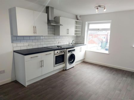 1 bedroom Flat to rent - Photo 3