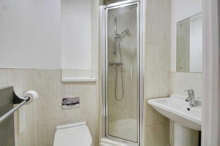 Sovereign Heights, Langley, SL3 - Photo 2