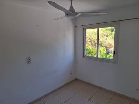 Location Maison 4 pièces 67m² LA POSSESSION 97419 - Photo 2