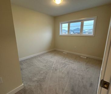 Detached Home For Lease | X8042364 - Photo 2