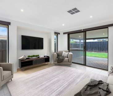 FAMILY FRIENDLY 4 BEDROOM HOME - Photo 5