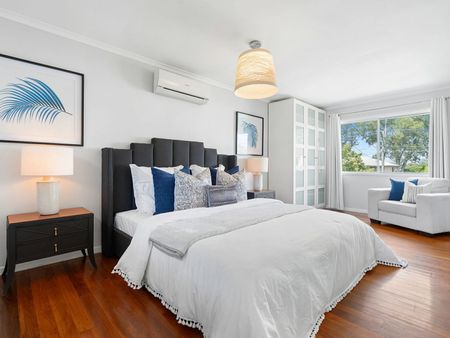 Stylish Family Home in Underwood - Photo 2