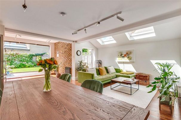 3 bedroom flat to rent - Photo 1