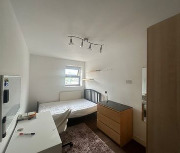 Room in a Shared House, Kelso Heights, LS3 - Photo 1