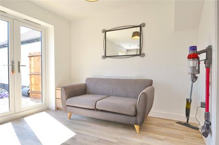 4 bedroom semi-detached house to rent - Photo 2