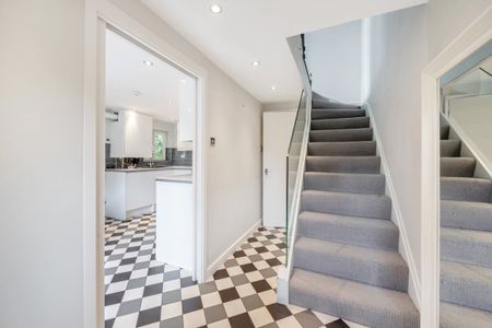 2 bedroom end of terrace house to rent - Photo 2