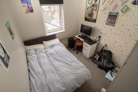 1 bedroom in a house share to rent - Photo 4