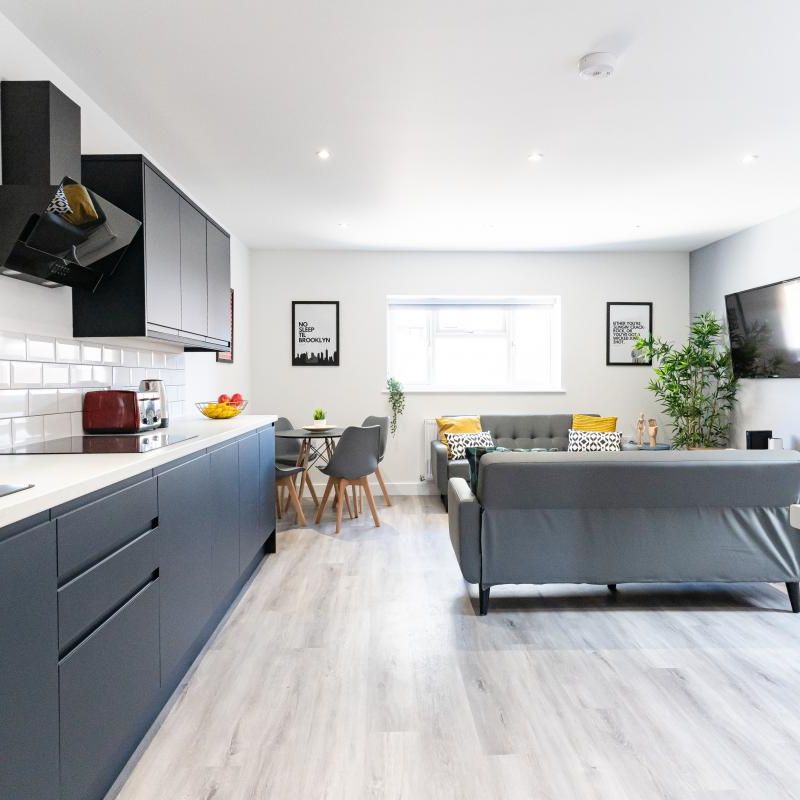 Cromwell Road #16 - Photo 1