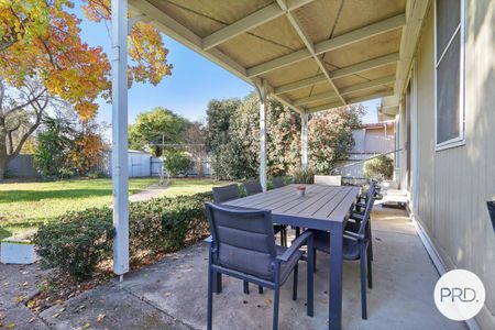 IMPECCABLY PRESENTED HOME! - Photo 5