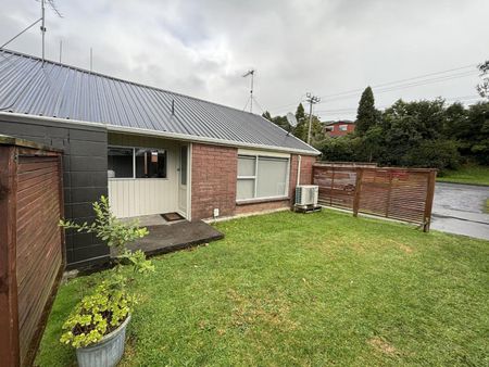 Modern & Easy Care Living - Photo 5