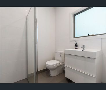 *** Beautiful 3 Bedroom 2 Bath Townhouse - Walk to Hospital and in ... - Photo 1