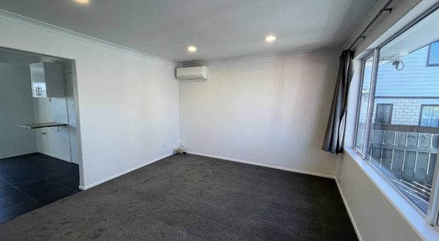 3 bedroom home plus outside room! - Photo 1