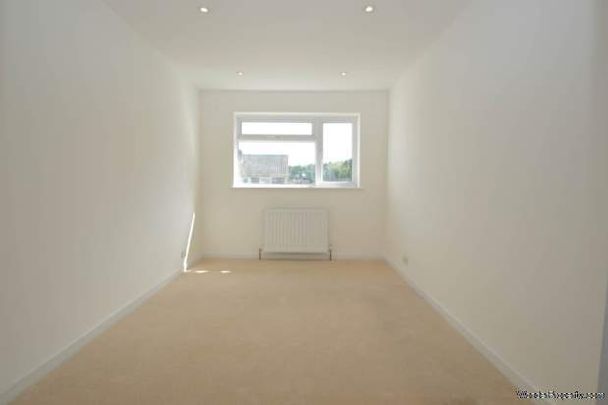 3 bedroom property to rent in Addlestone - Photo 1