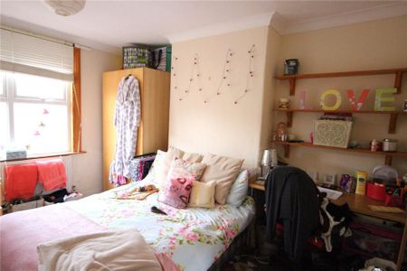4 bedroom terraced house to rent - Photo 3