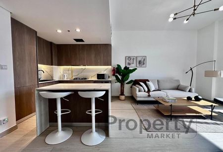 Fully Furnished | Balcony | Vacant | Spacious - Photo 3