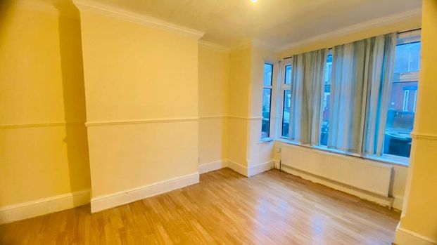 4 bedroom terraced house to rent - Photo 1