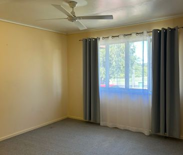 Charming Home in South Toowoomba – a Stone's Throw Away to the Golf... - Photo 2