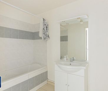 Location Appartement 2 pièces 44m² BAGNOLS SUR CEZE 30200 - Photo 3