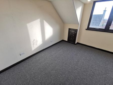 3 bedroom flat to rent - Photo 2