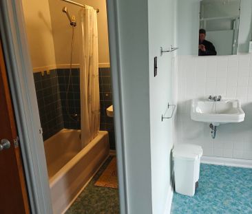 For Lease - 374 Central Park Boulevard Unit# Room #5, Oshawa, Ontario - Photo 4