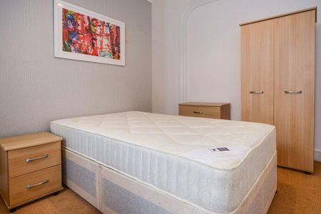 6 bedroom terraced house to rent - Photo 3