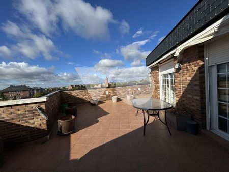 Luxury Duplex for rent in Majadahonda, Spain - Photo 3