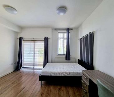 Burnside Road Studio Chadwell Heath, RM8 - Photo 1