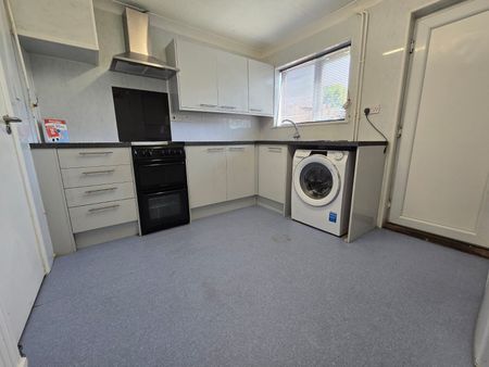 4 bed house to rent in Hawthorn Avenue, Colchester - Photo 3