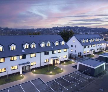 A modern penthouse apartment located on Hythe's shoreline. - Photo 6