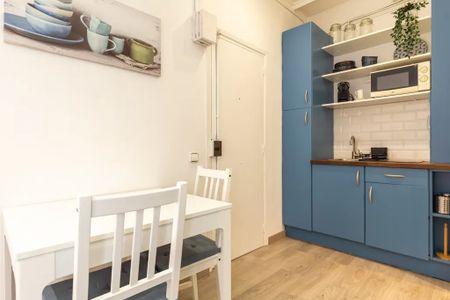 Plaça de Mossèn Clapés, Barcelona, Catalonia 08030 - Photo 2