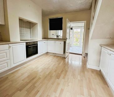 2 bedroom terraced house to rent - Photo 4