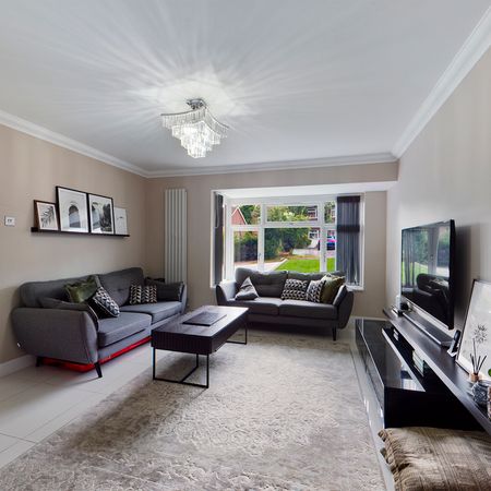 3 bed semi-detached house to rent in Arnison Avenue, High Wycombe, Buckinghamshire, HP13 6BU - Photo 3