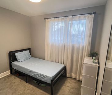 For Lease - 301 Browndale Crescent Unit# Main, Richmond Hill, Ontario - Photo 4