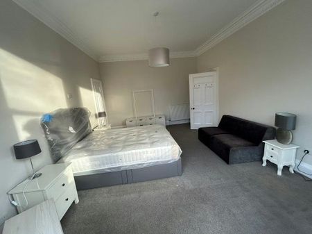 3 bedroom flat to rent - Photo 4