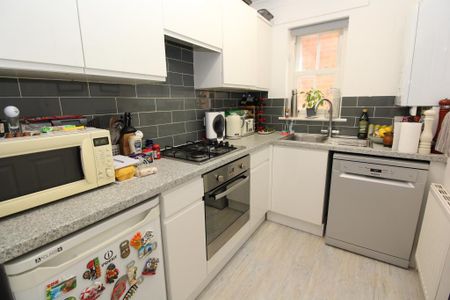 2 bedroom apartment to rent - Photo 4