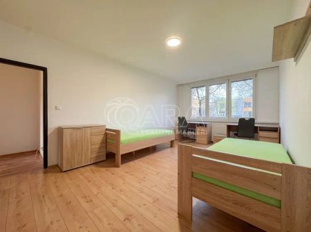 K PRONÁJMU - studentské bydlení pro 3-5 osob ve zrekonstruovaném bytě 3+1 - kousek od univerzity ČB - Fotografie 2