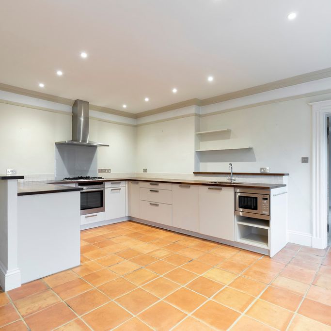 Montpellier Parade, Cheltenham GL50 1UA - Photo 1