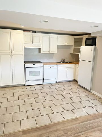 3 Bedroom - Photo 2