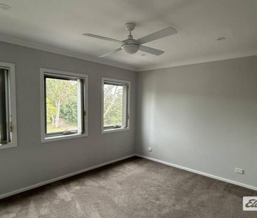 Spacious Townhouse in a Convenient Albion Park Location - Photo 2