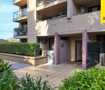 CONTEMPORARY 2 BEDROOM APARTMENT IN CENTRAL LOCATION - Photo 4