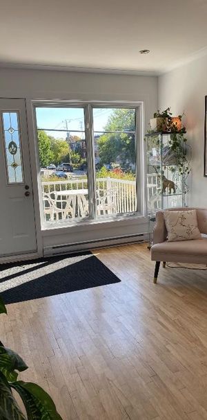 Superbe et grand 4 1/2 TRÈS lumineux et tranquille - Photo 1