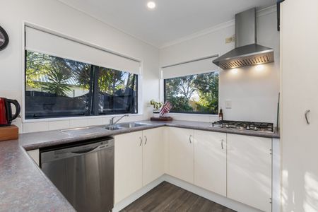 Spacious And Central - Papamoa - Photo 4