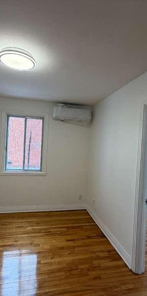 Beau 4½ à louer A 2 minutes à pied du métro + terminus Cartier - Photo 1