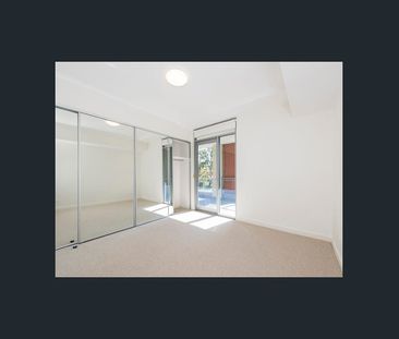 Modern Two-Bedroom Apartment in Prime East Fremantle Location - Photo 4